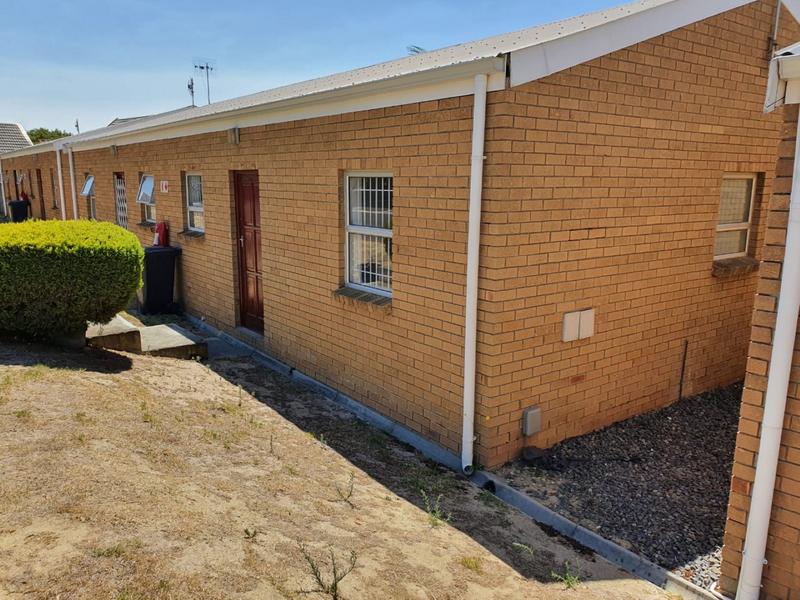 To Let 2 Bedroom Property for Rent in Oakglen Western Cape